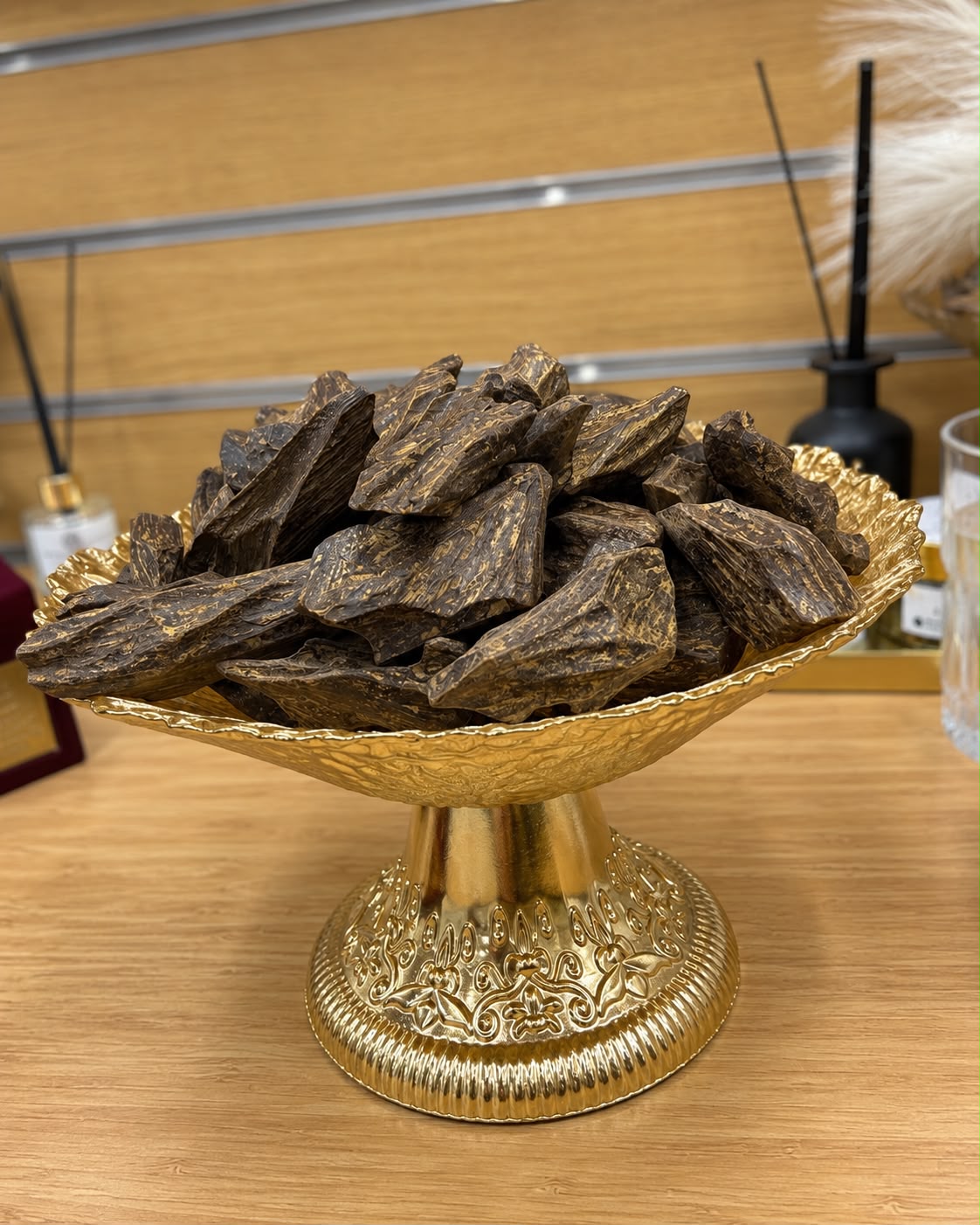 Oud Al Qamari Al Asli – العود القماري الأصلي الفاخر